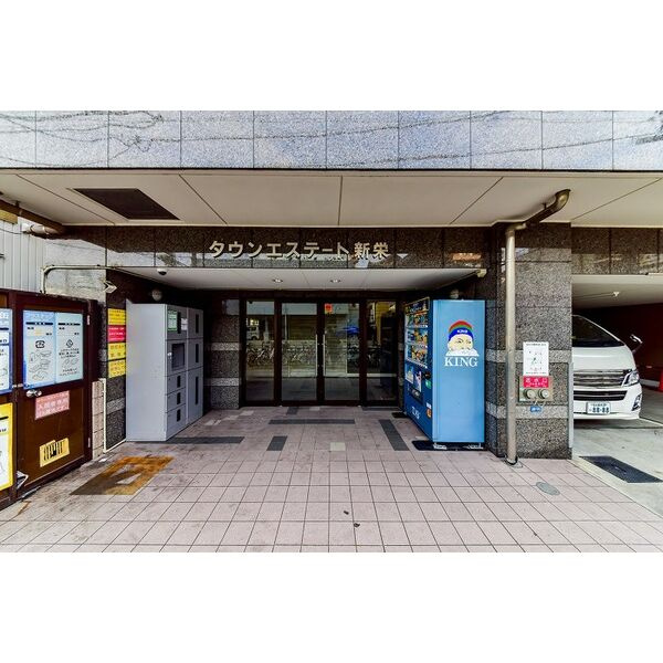 タウンエステート新栄のエントランス