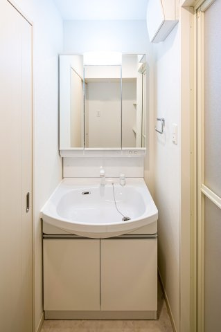 サヴォイレトワールセレステ　4階の独立洗面台|別号室のものになります。現状優先。