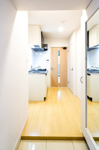 サヴォイレトワールセレステ　4階の玄関|別号室のものになります。現状優先。