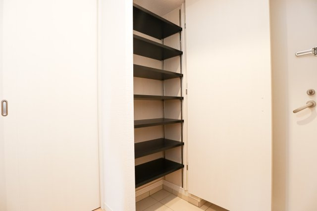 サヴォイレトワールセレステ　4階の収納|別号室のものになります。現状優先。
