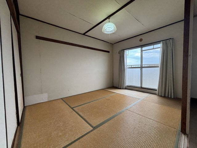 南側の和室です