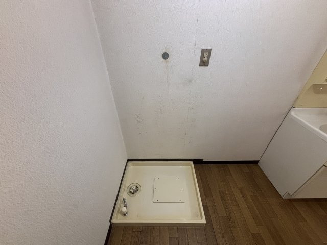 防水パン付きの洗濯機置き場です