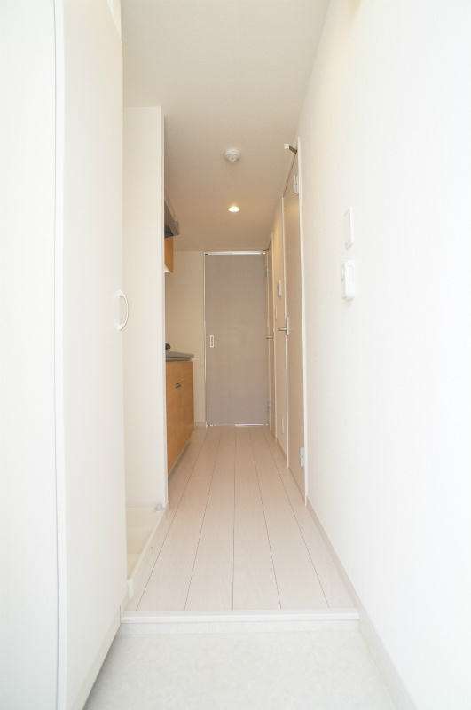 リブリ・コリーヌ日野南の玄関