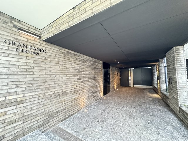 ＧＲＡＮ ＰＡＳＥＯ 自由が丘奥沢のエントランス|ゆとりのあるエントランスです