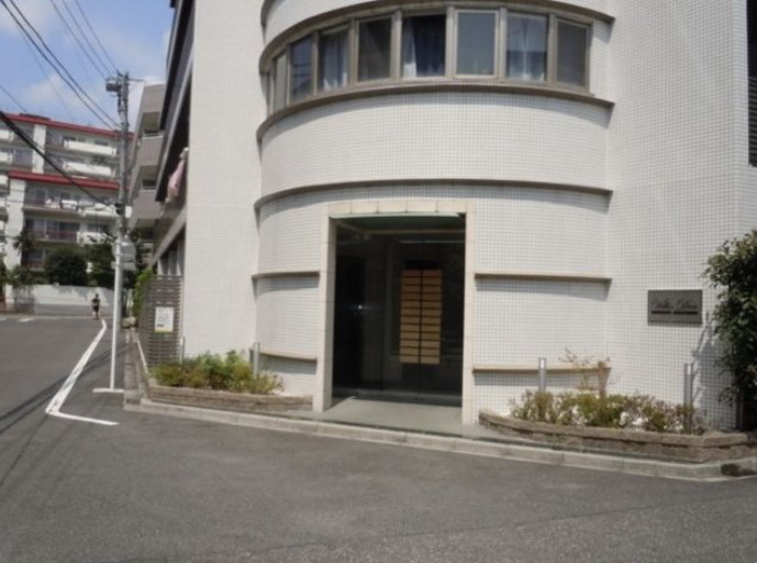 コンフォリア用賀　礼金0　ペット相談　角部屋　宅配BOXのエントランス