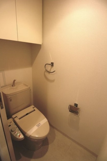 コンフォリア用賀　礼金0　ペット相談　角部屋　宅配BOXのトイレ