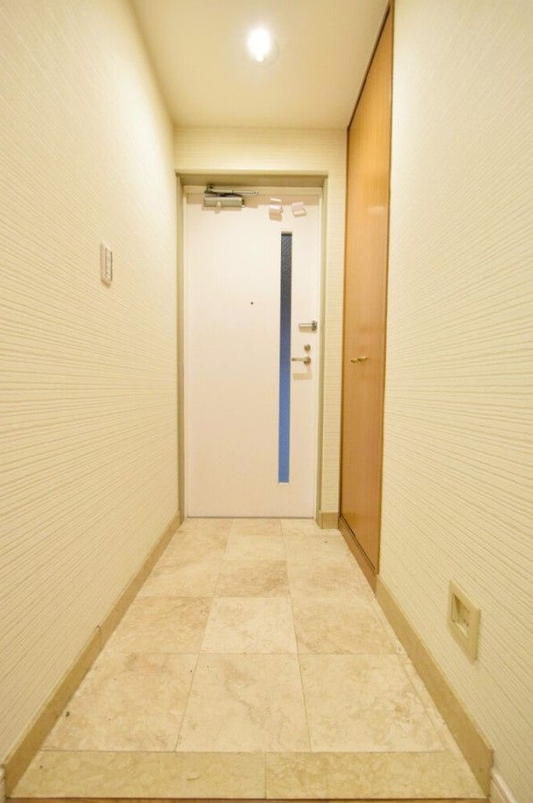 アプリコットガーデン越谷の玄関