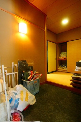 玉湯町玉造店舗兼用住宅の和室|2階正面玄関上の和室3部屋も料亭の客間として利用・設計されております。各3部屋の入口には次ノ間が設置されております。