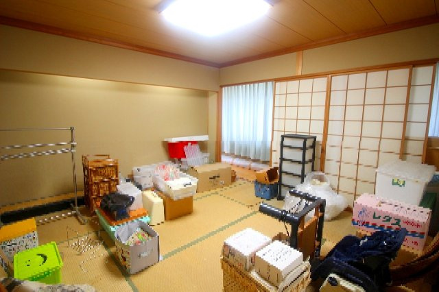 玉湯町玉造店舗兼用住宅の和室|2階正面玄関上の和室の写真になります。眺望も良好な立地になります。