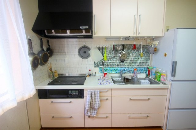 玉湯町玉造店舗兼用住宅のキッチン|2階のキッチンは住居用で使用中になります。