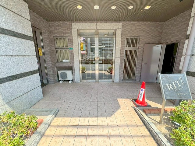 リッツ新大阪南のエントランス