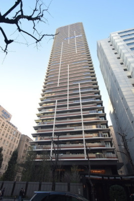 ローレルタワー堺筋本町の外観