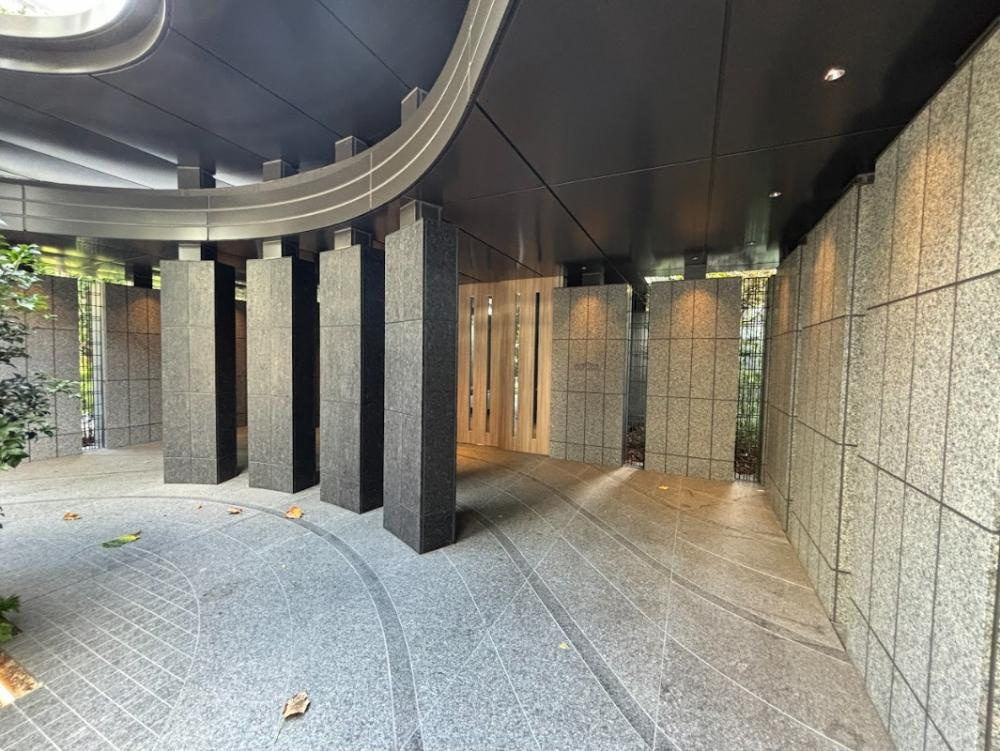 ローレルタワー堺筋本町のエントランス