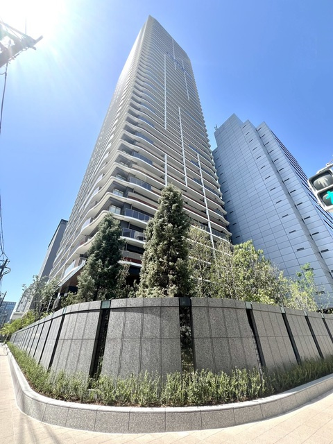 ローレルタワー堺筋本町の外観