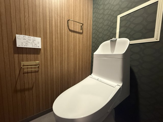 ネオハイツ石山5階最上階　天然木フルリノベーションのトイレ