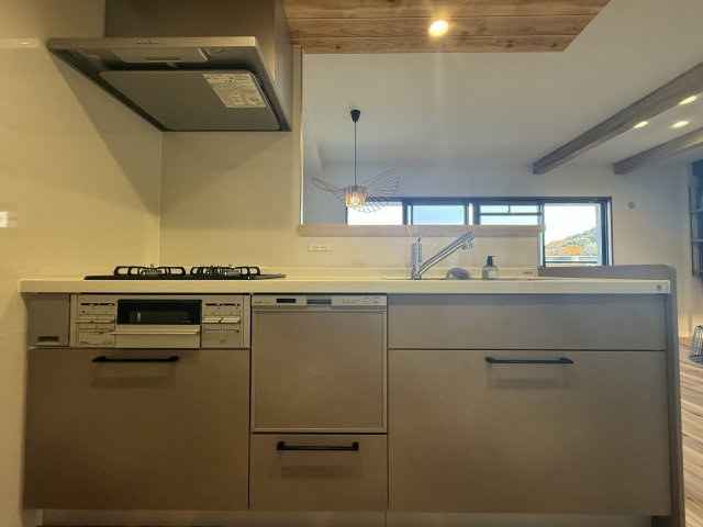 ネオハイツ石山5階最上階　天然木フルリノベーションのキッチン