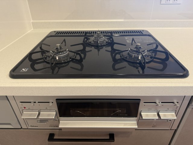 ネオハイツ石山5階最上階　天然木フルリノベーションのキッチン