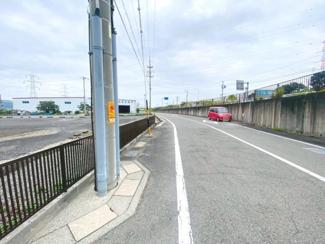 売土地　不破郡垂井町　741.45坪の前面道路含む現地写真