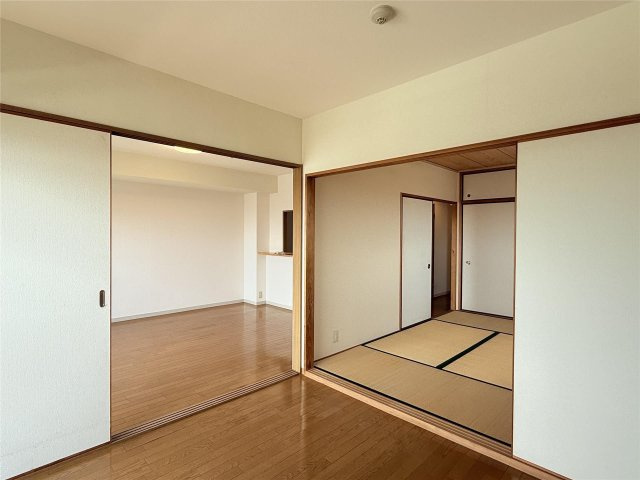 ルピナス南大路の洋室