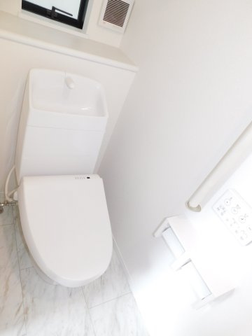 北名古屋市熊之庄山の前の新築一戸建のトイレ|◇トイレ◇　　１・２階シャワートイレ♪　節水タイプ　リモコンパネル付き