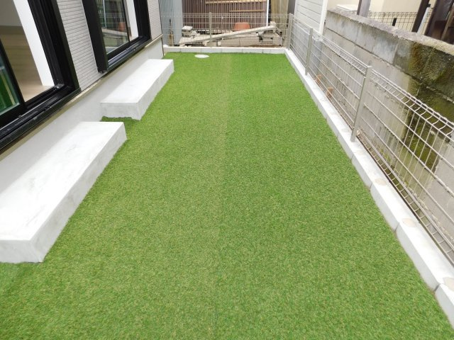北名古屋市熊之庄山の前の新築一戸建の庭|◇庭◇　　人工芝の広々庭付き♪　