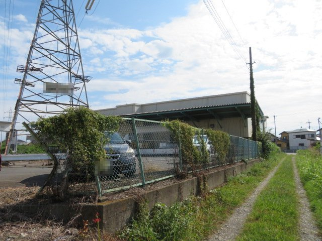 鴻巣市上生出塚の倉庫の外観