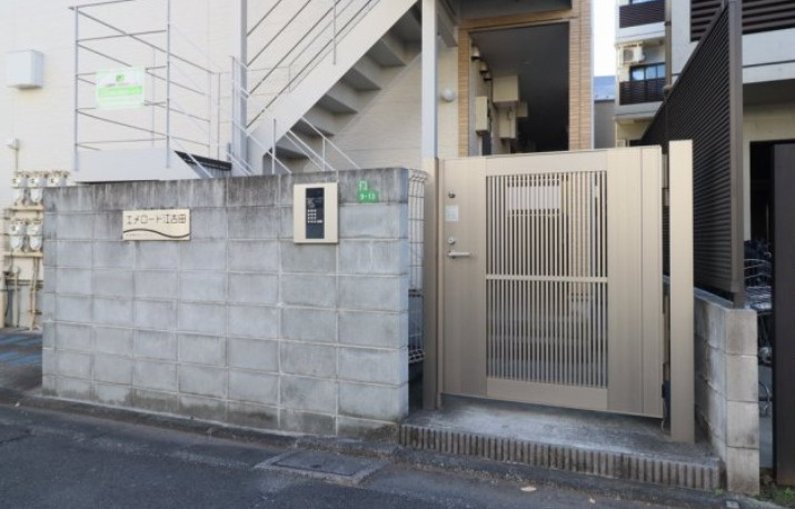 練馬区旭丘２丁目のアパートのエントランス