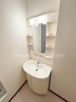 【洗面所】 | パルデンス茅ヶ崎 | 明るい洗面所です