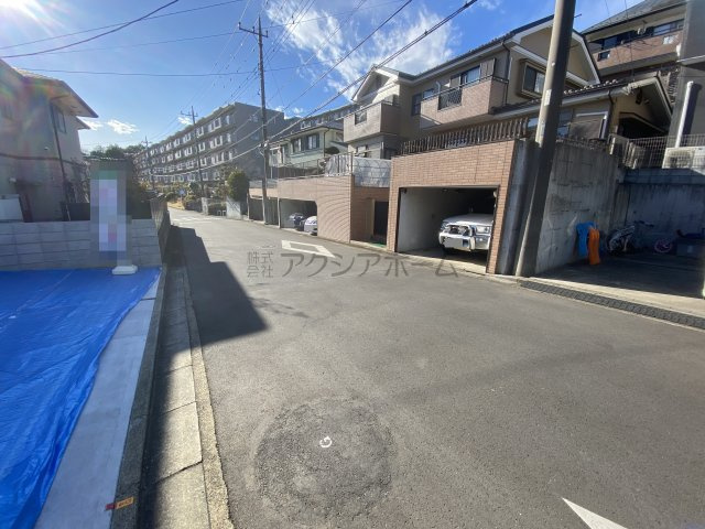 所沢市山口・全3棟　新築未入居一戸建　1号棟の前面道路含む現地写真