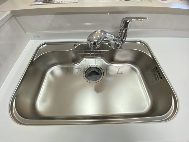 所沢市山口・全3棟　新築未入居一戸建　1号棟のキッチン|浄水器付水栓