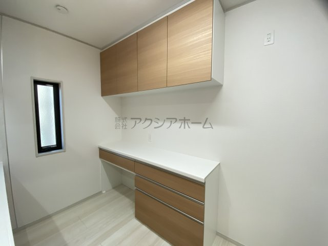 所沢市山口・全3棟　新築未入居一戸建　1号棟のキッチン|カップボード付き