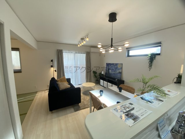 所沢市山口・全3棟　新築未入居一戸建　1号棟のキッチン|キッチンからのリビング