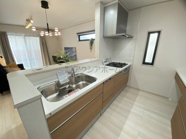 所沢市山口・全3棟　新築未入居一戸建　1号棟のキッチン|リビングを見渡せる対面キッチン・食洗機付きです。
