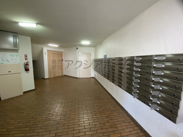 所沢ハイコーポマンションのエントランス