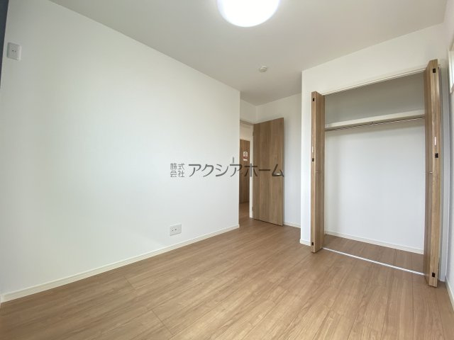 所沢市上新井2丁目・全1棟　新築一戸建　～リビング吹抜け～の洋室|洋室5.1帖