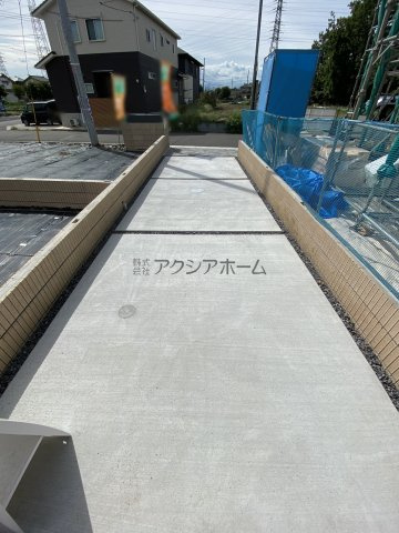 所沢市上新井2丁目・全1棟　新築一戸建　～リビング吹抜け～の駐車場|縦列駐車2台可能です(車種制限あり)