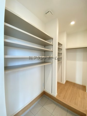 所沢市上新井2丁目・全1棟　新築一戸建　～リビング吹抜け～の玄関