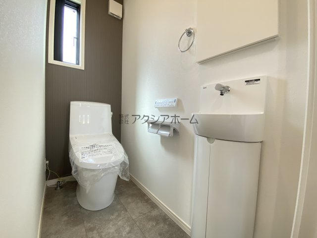 所沢市上新井2丁目・全1棟　新築一戸建　～リビング吹抜け～のトイレ|温水洗浄機能付