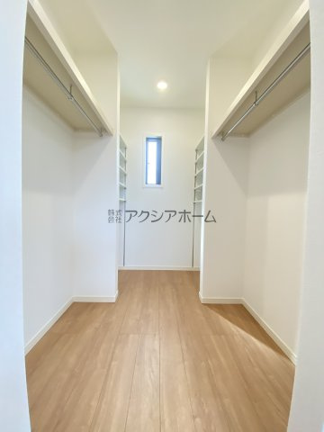 所沢市上新井2丁目・全1棟　新築一戸建　～リビング吹抜け～の寝室|洋室7.3帖WIC