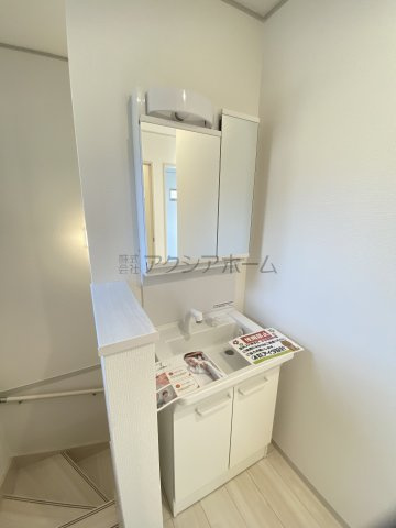 所沢市山口・全3棟　新築未入居一戸建て　2号棟の独立洗面台|2F洗面化粧台