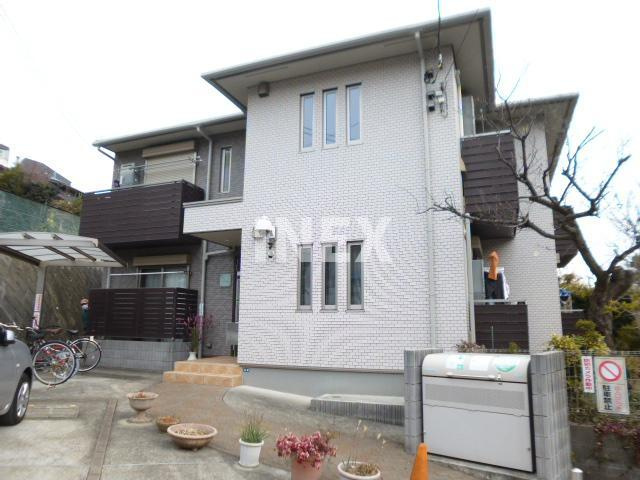 横浜市磯子区森５丁目のアパートの外観