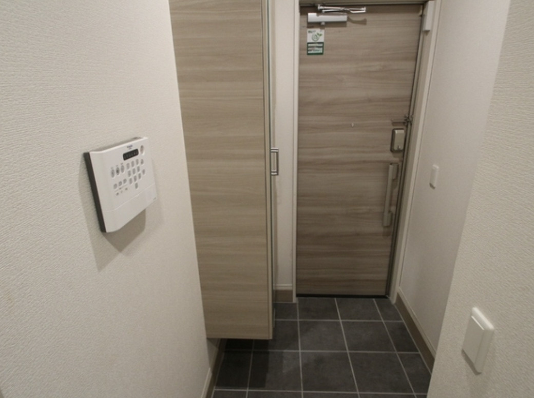 セレスティア西ヶ原の玄関