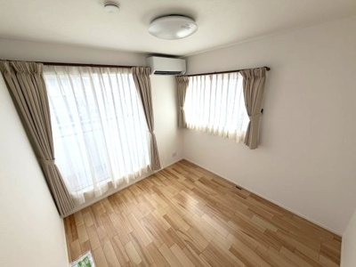 【洋室】 | さいたま市岩槻区城南４丁目戸建 | 明るい洋室です