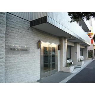 ヴェルト柿の木坂のエントランス