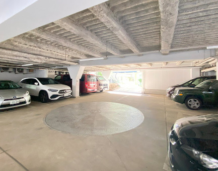 ヴェルト柿の木坂の駐車場