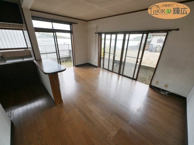 【居間・リビング】 | 高砂市阿弥陀町地徳　中古戸建