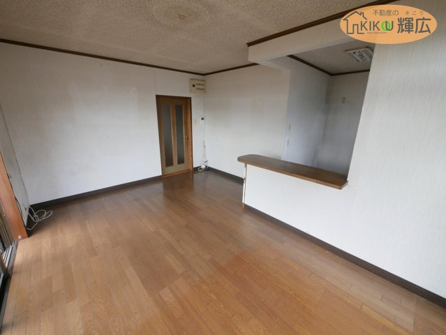 【居間・リビング】 | 高砂市阿弥陀町地徳　中古戸建