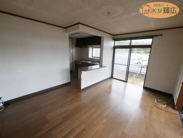 【居間・リビング】 | 高砂市阿弥陀町地徳　中古戸建