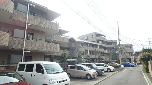 ライオンズマンション小手指の駐車場