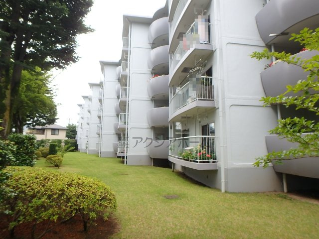 西武狭山グリーンヒル　16号棟の庭